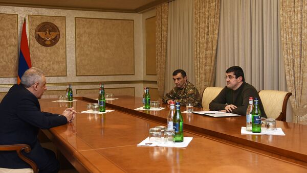 Министр обороны Армении Вагаршак Арутюнян встретился с президентом Карабаха Араиком Арутюняном (1 декабря 2020). Степанакерт - Sputnik Армения