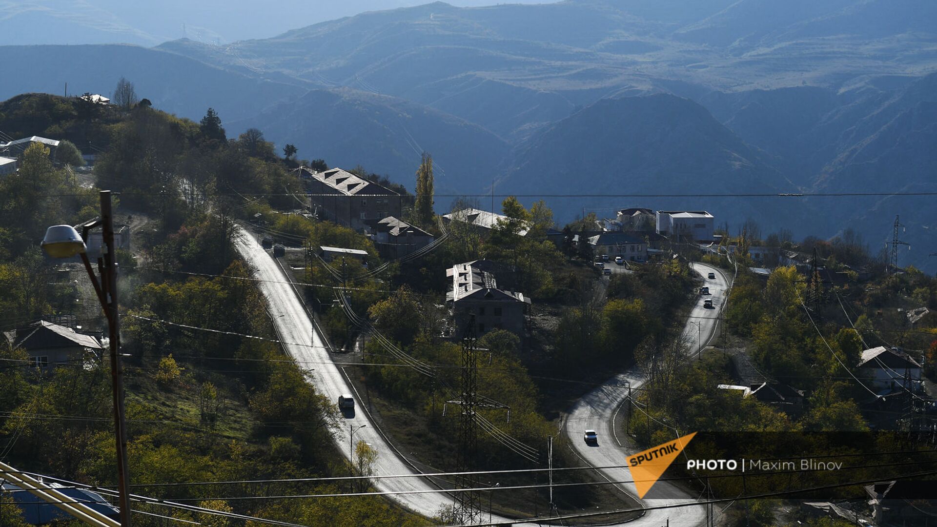Вид на дома и автомобильную дорогу в городе Бердзор (27.11.2020). Карабах - Sputnik Армения, 1920, 13.02.2021