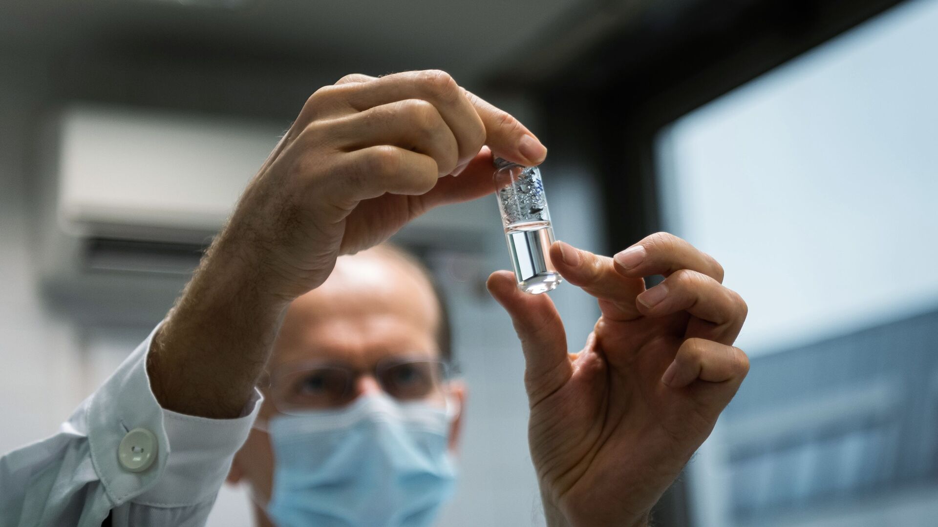 Российская вакцина от коронавируса Спутник V доставлена в Венгрию для клинических исследований (19 ноября 2020). Будапешт - Sputnik Արմենիա, 1920, 04.02.2021