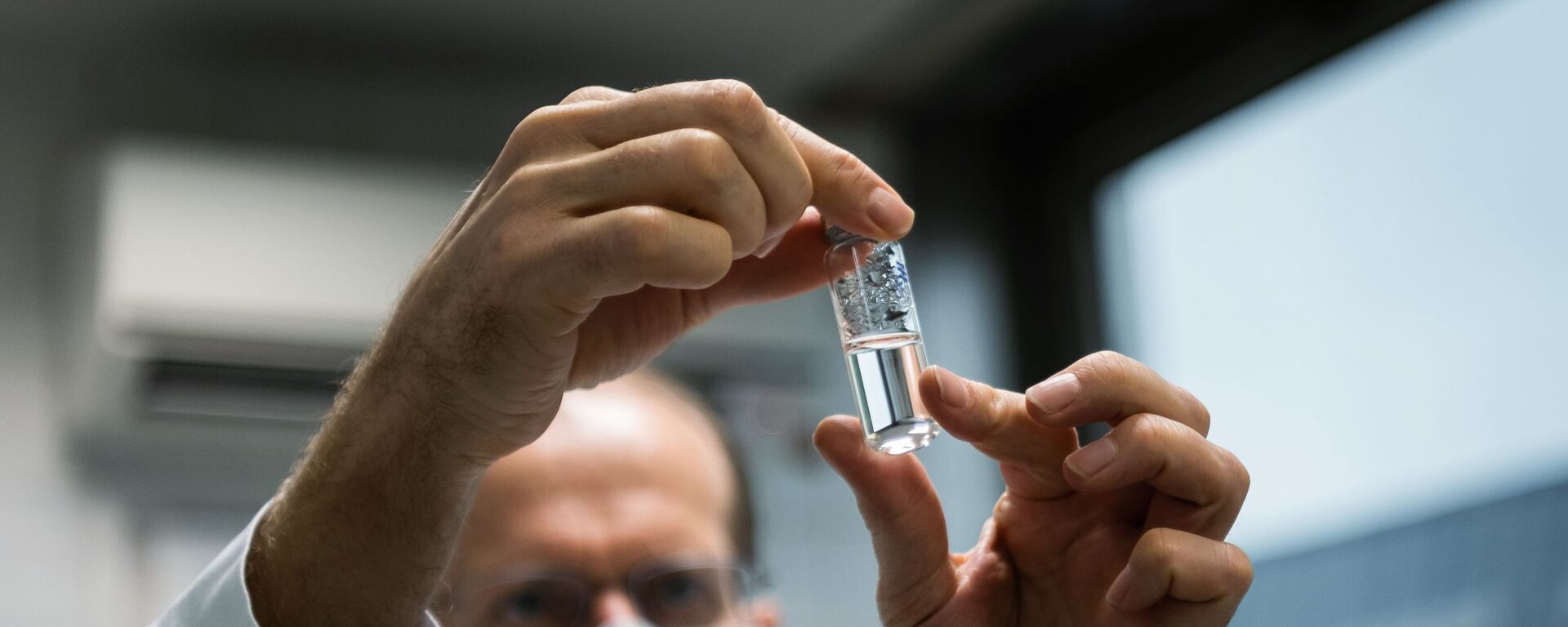 Российская вакцина от коронавируса Спутник V доставлена в Венгрию для клинических исследований (19 ноября 2020). Будапешт - Sputnik Армения, 1920, 05.03.2021