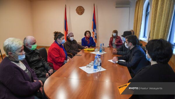 Встреча жителей Шуши с постпредом НКР в Армении (3 декабря 2020). Еревaн - Sputnik Армения