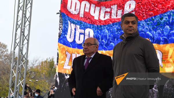 Вазген Манукян и Артур Ванецян на митинге оппозиции с требованием отставки премьер-министра (5 декабря 2020). Еревaн - Sputnik Армения