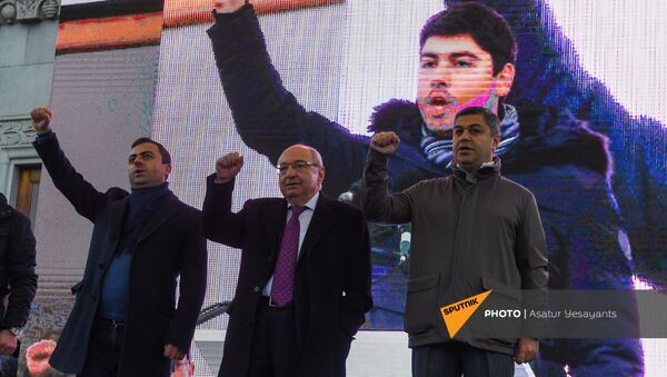 Вазген Манукян и Артур Ванецян на митинге оппозиции с требованием отставки премьер-министра (5 декабря 2020). Еревaн - Sputnik Արմենիա