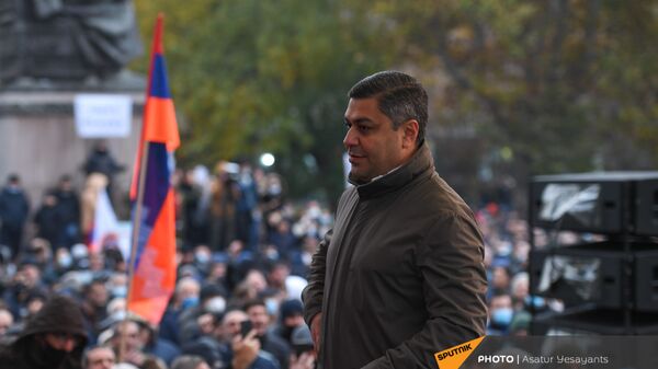 Артур Ванецян на митинге оппозиции с требованием отставки премьер-министра (5 декабря 2020). Еревaн - Sputnik Армения