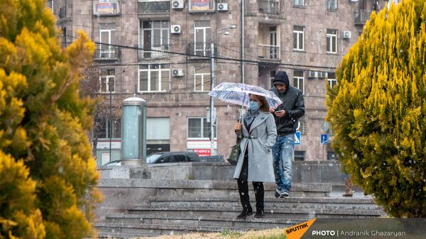 В Ереване идет снег - Sputnik Армения