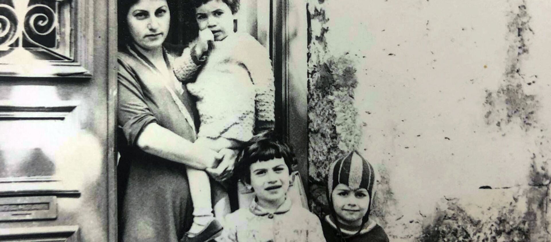Анна Унупоглян с матерью и сестрами - Sputnik Армения, 1920, 07.12.2020