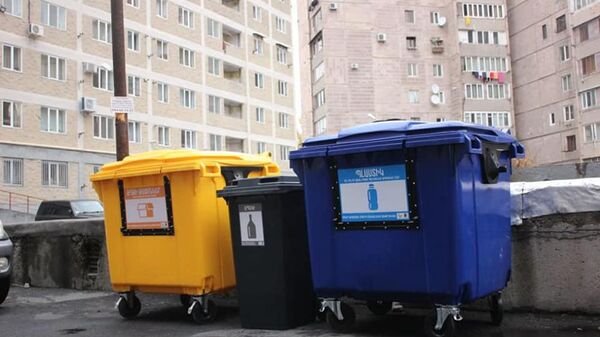 В Ереване устанавливают сортировочные контейнеры для мусора - Sputnik Արմենիա