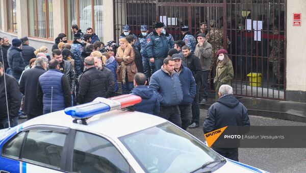 Акция протеста родственников пропавших без вести военнослужащих перед министерством обороны (8 декабря 2020). Еревaн - Sputnik Армения