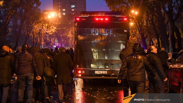 Активисты покидают место митинга оппозиции (9 декабря 2020). Еревaн - Sputnik Արմենիա