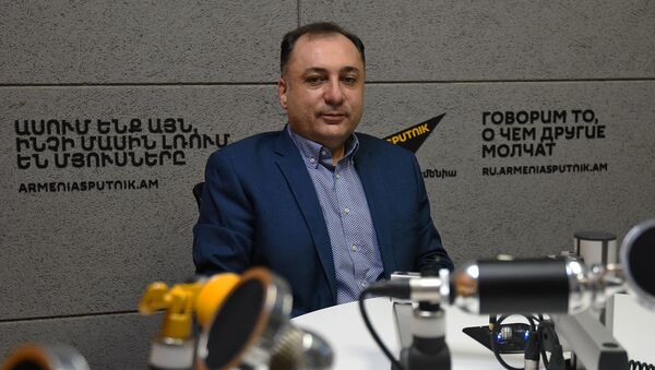Атом Мхитарян в гостях радио Sputnik - Sputnik Արմենիա