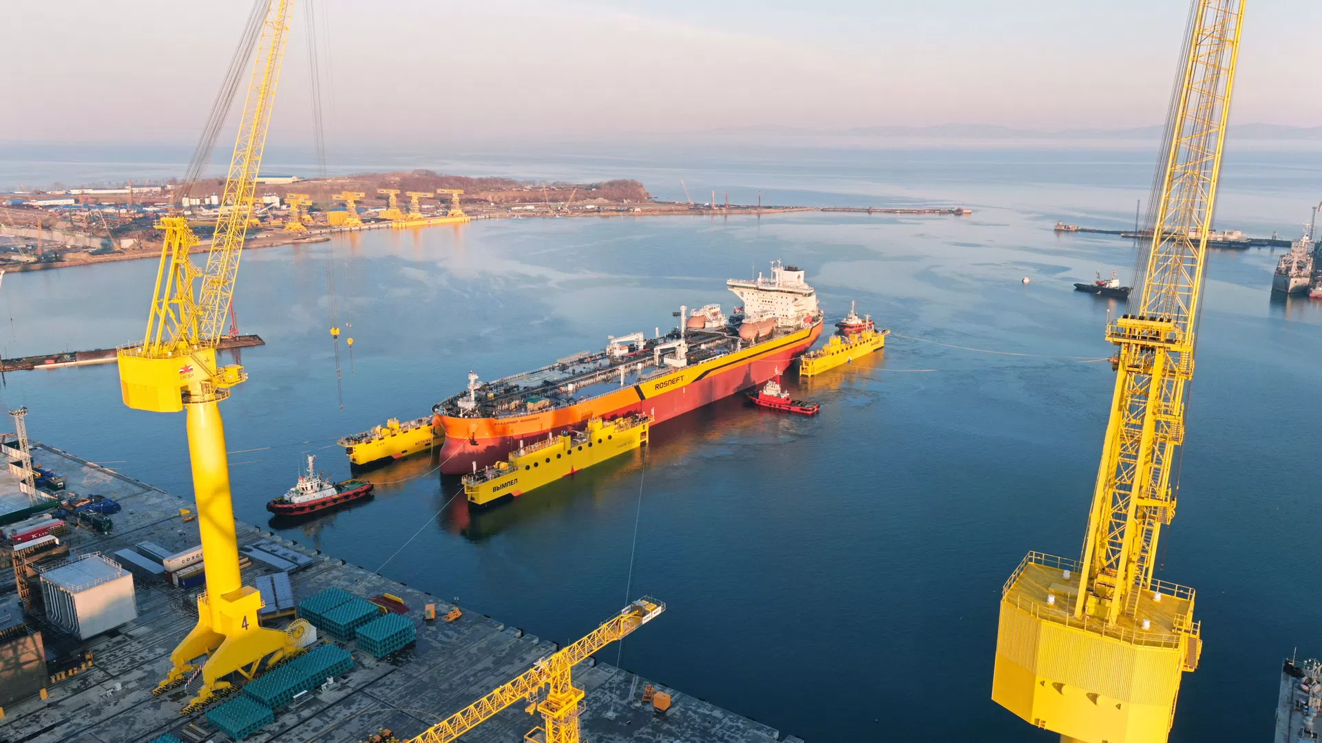 Yunanıstan Rusiyanın tankerini saxladı