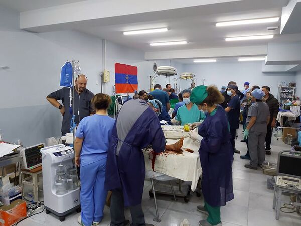 Մինչև վերջին վայրկյանը հարցնում էր՝ կապրե՞մ, բժիշկ. պատմում է ռազմական բժիշկը Մինչև վերջին վայրկյանը հարցնում էր՝ կապրե՞մ, բժիշկ. պատմում է ռազմական բժիշկը - Sputnik Արմենիա