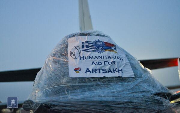 Гуманитарный груз из Греции для пострадавших жителей Карабаха прибыл в Армению (14 декабря 2020). Еревaн - Sputnik Армения