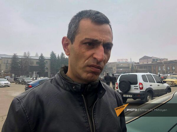Если пленными занимается Россия, то что делает Пашинян? - в центре Гюмри перекрыли улицы Если пленными занимается Россия, то что делает Пашинян? - в центре Гюмри перекрыли улицы - Sputnik Армения