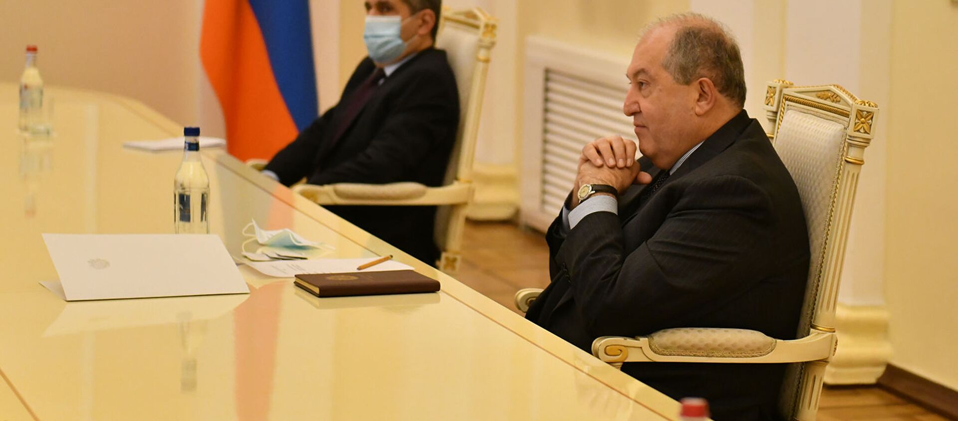 Президент Республики Армения Армен Саркисян встретился с омбудсменом Арманом Татояном и другими представителями юридического сообщества (14 декабря 2020). Еревaн - Sputnik Армения, 1920, 26.02.2021