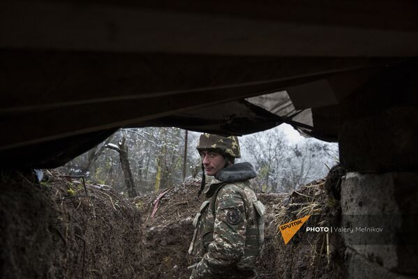 Պաշտպանության բանակի զինծառայողը Մարտունու շրջանի Թաղավարդ գյուղում - Sputnik Արմենիա