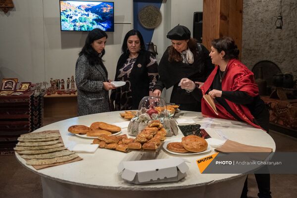 «Արցախում ժամը վեցից վախում ես` թուրքը գա դեմդ, ասի` էս իմն ա». Դադիվանքի վանահոր երեցկին «Արցախում ժամը վեցից վախում ես` թուրքը գա դեմդ, ասի` էս իմն ա». Դադիվանքի վանահոր երեցկին - Sputnik Արմենիա