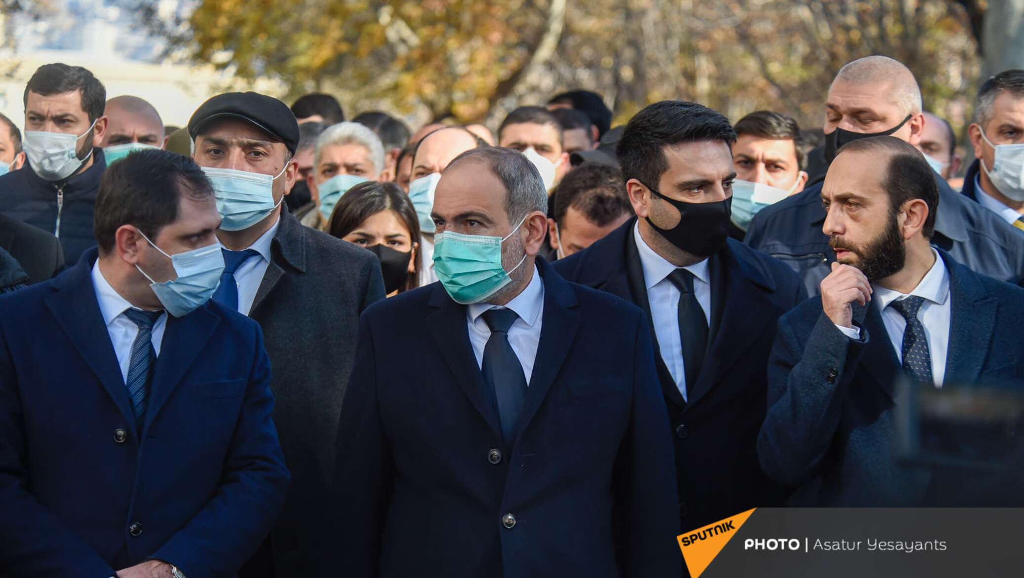 В армению пускают. Пашинян Мирзоян. Пашинян боз. Ереван Пашинян. Пашинян и Арарат.