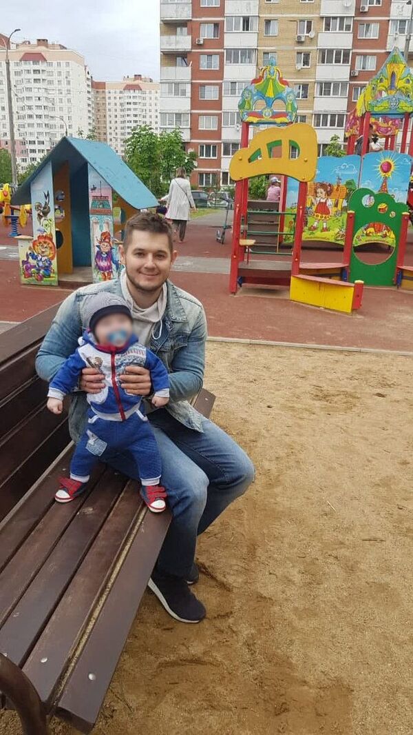 Остался маленький сын и супруга: что известно о подорвавшемся у Шуши Виталие Морозе Остался маленький сын и супруга: что известно о подорвавшемся у Шуши Виталие Морозе - Sputnik Армения
