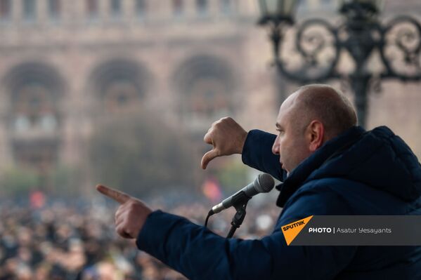 Андраник Теванян на митинге оппозиции на площади Республики (22 декабря 2020). Еревaн - Sputnik Армения