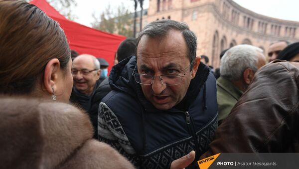 Член партии Дашнакцутюн Арцвик Минасян на митинге оппозиции (22 декабря 2020). Еревaн - Sputnik Армения