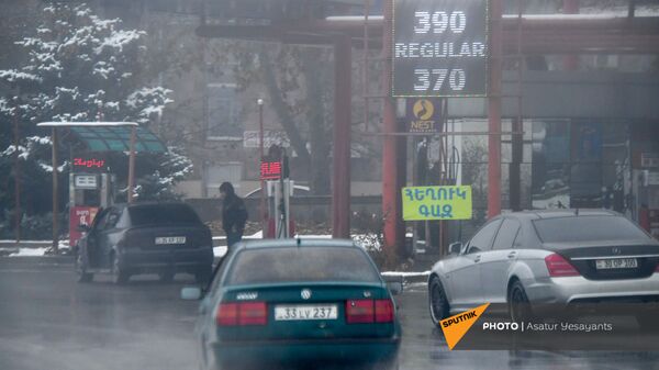 Автомобили на автозаправочной станции - Sputnik Армения