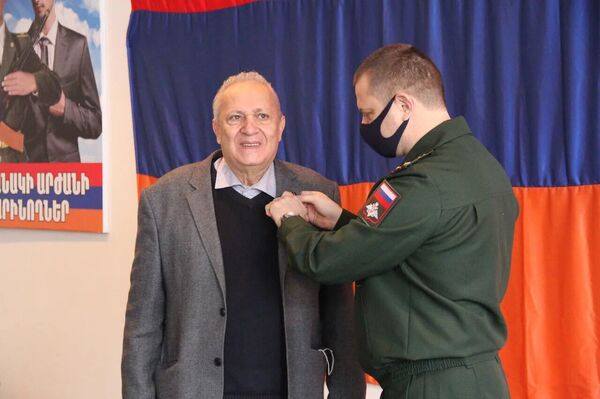 Ветеранам военной службы Армении вручили российские награды Ветеранам военной службы Армении вручили российские награды - Sputnik Армения