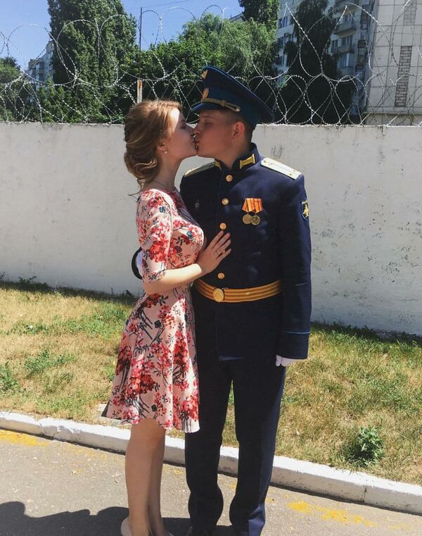 В тот момент погиб не он, а я: рассказ жены летчика подбитого ВС Азербайджана Ми-24 В тот момент погиб не он, а я: рассказ жены летчика подбитого ВС Азербайджана Ми-24 - Sputnik Армения