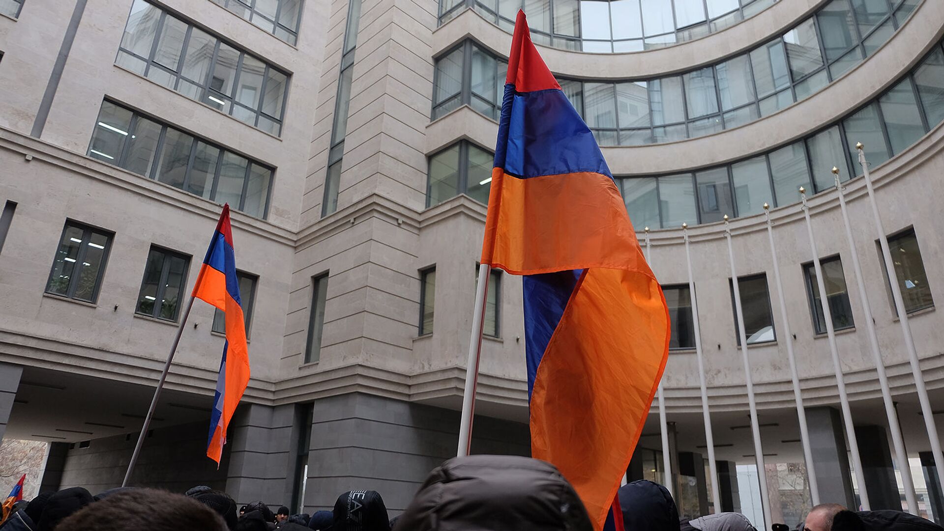 Оппозиционные активисты на территории МИД Армении (22 декабря 2020). Еревaн - Sputnik Армения, 1920, 11.02.2021