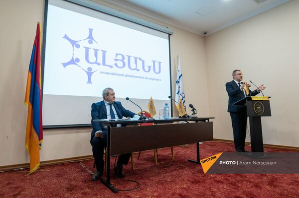 Ուրիխանյանն առաջարկում է Ռուսաստանի հետ միութենական պետություն ձևավորել Ուրիխանյանն առաջարկում է Ռուսաստանի հետ միութենական պետություն ձևավորել - Sputnik Արմենիա