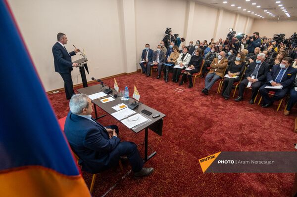 Ուրիխանյանն առաջարկում է Ռուսաստանի հետ միութենական պետություն ձևավորել Ուրիխանյանն առաջարկում է Ռուսաստանի հետ միութենական պետություն ձևավորել - Sputnik Արմենիա