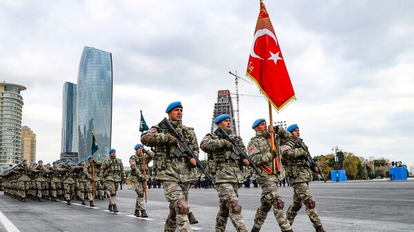 Военнослужащие диверсионной бригады турецких войск на военном параде (10 декабря 2020). Баку - Sputnik Արմենիա