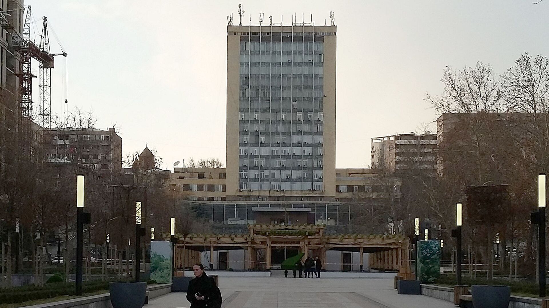 Центральное здание компании Айпост на улице Сарьяна - Sputnik Армения, 1920, 09.09.2021