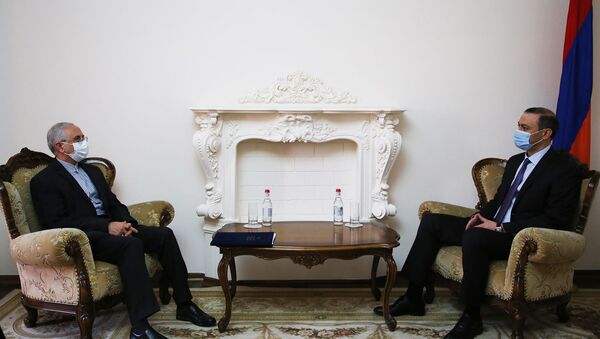 Секретарь СБ Армен Григорян принял Чрезвычайного и Полномочного Посла Исламской Республики Иран в Армении Н.Г. Аббаса Бадахшана Зохури (28 декабря 2020). Еревaн - Sputnik Армения