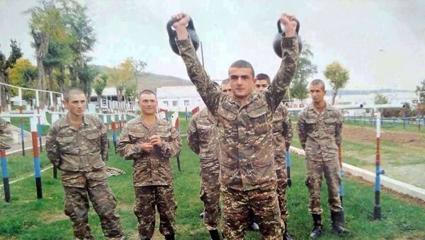 Боец спецназа Карабаха Сергей Карапетян на тренировке - Sputnik Արմենիա