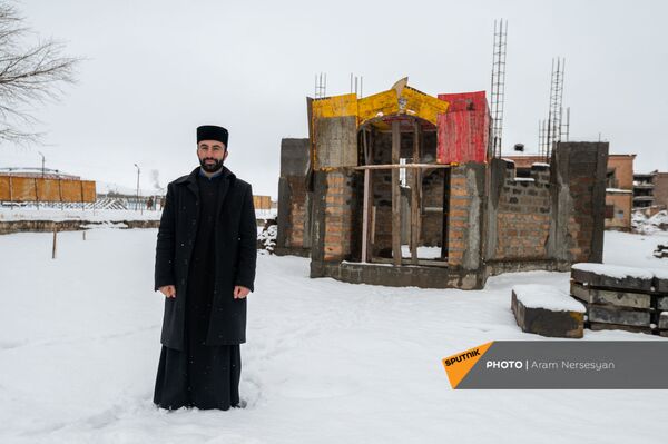 С верой в Бога и чудо: невероятные истории спасения дьяконов и солдат на войне в Карабахе С верой в Бога и чудо: невероятные истории спасения дьяконов и солдат на войне в Карабахе - Sputnik Армения