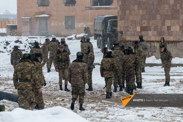 Ни один сантиметр земли в Карвачаре не был сдан боем: истории вернувшихся с войны солдат Ни один сантиметр земли в Карвачаре не был сдан боем: истории вернувшихся с войны солдат - Sputnik Армения