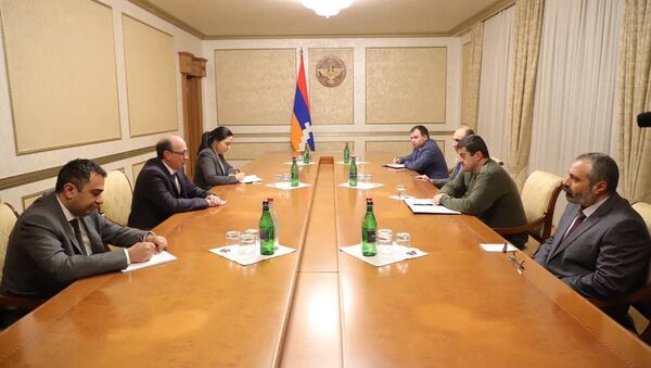 Глава МИД Ара Айвазян провёл  встречу с президентом НКР Араиком Арутюняном (5 января 2021). Степанакерт - Sputnik Армения