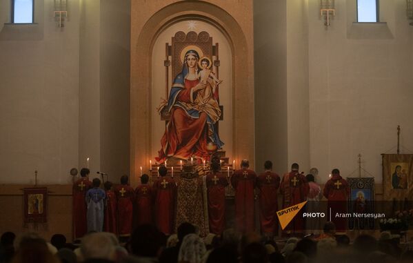 Святая литургия Чрагалуйца в церкви Сурб Хач (5 января 2021). Еревaн Святая литургия Чрагалуйца в церкви Сурб Хач (5 января 2021). Еревaн - Sputnik Армения
