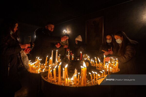 Святая литургия Чрагалуйца в церкви Сурб Григор Лусаворич (5 января 2021). Еревaн - Sputnik Армения