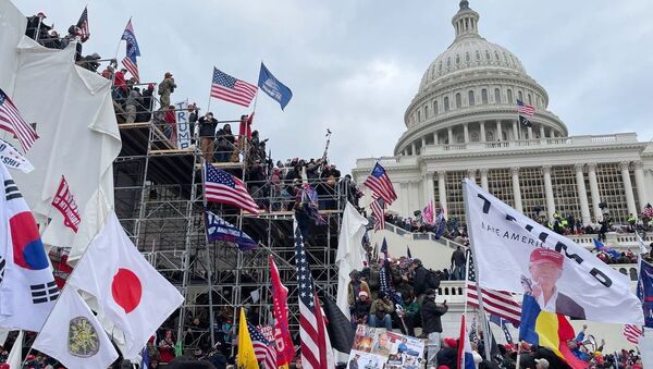 Участники акции протеста сторонников действующего президента США Дональда Трампа у здания Конгресса (7 декабря 2021). Вашингтон - Sputnik Արմենիա