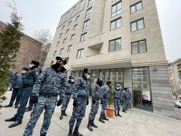 Верить Пашиняну оснований нет: юристы требуют объяснений от Минюста по тайному документу Верить Пашиняну оснований нет: юристы требуют объяснений от Минюста по тайному документу - Sputnik Армения