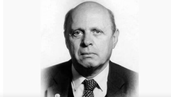 Последний из участников разработки первой советской атомной бомбы, физик-теоретик Исаак Халатников - Sputnik Армения