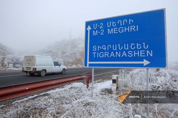 Жизнь превратилась в кино: как к слухам о сдаче Тигранашена Азербайджану отнеслись жители Жизнь превратилась в кино: как к слухам о сдаче Тигранашена Азербайджану отнеслись жители - Sputnik Армения