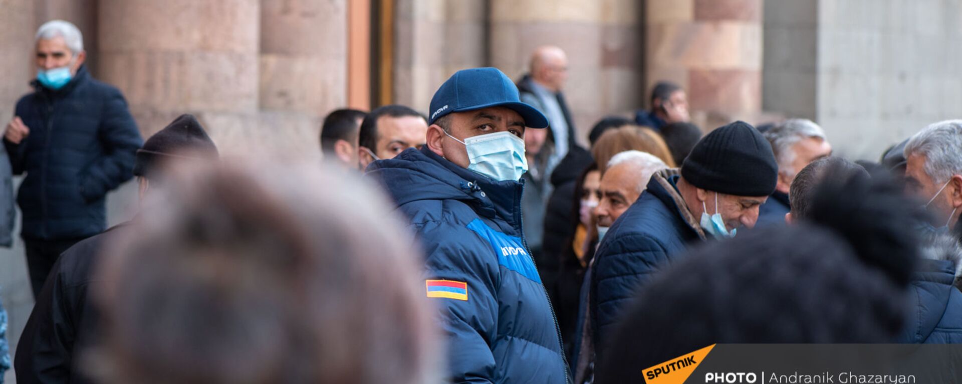 Родственники солдат-срочников, проходивших службу в Карабахе, перед Домом правительства (16 января 2021). Еревaн - Sputnik Արմենիա, 1920, 29.01.2021