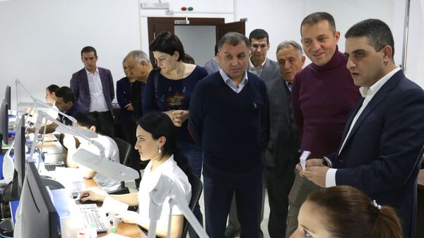 Министр экономики Ваан Керобян встретился с представителями компаний по обработке алмазов и золота (16 января 2021). Абовян - Sputnik Армения