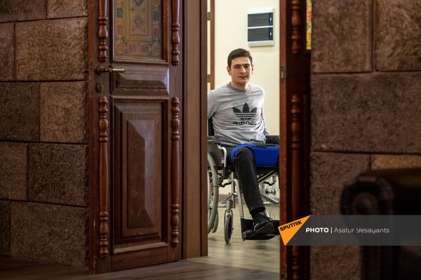 Борьба не окончена: чем живут в Реабилитационном центре молодые и опытные армянские герои Борьба не окончена: чем живут в Реабилитационном центре молодые и опытные армянские герои - Sputnik Армения