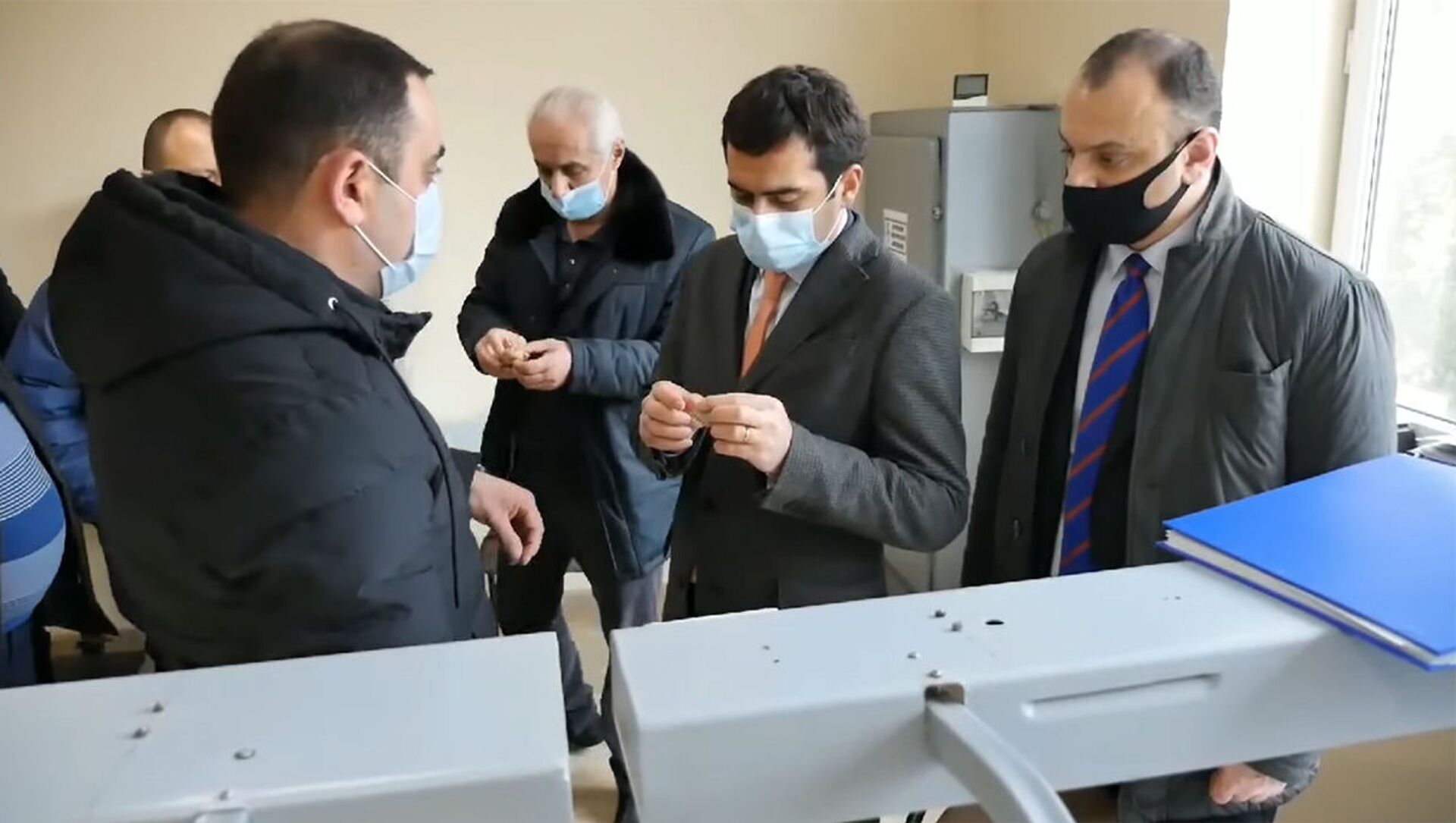 Министр высокотехнологической промышленности Акоп Аршакян посетил Эчмиадзинский приборостроительный завод (17 января 2021). Эчмиадзин - Sputnik Армения, 1920, 26.02.2021