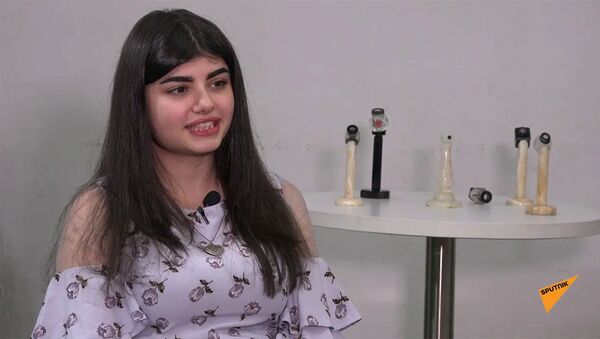 Правнучка миниатюриста Тер-Казаряна Анна создала портрет Владимира Путина на зернышке риса - Sputnik Армения