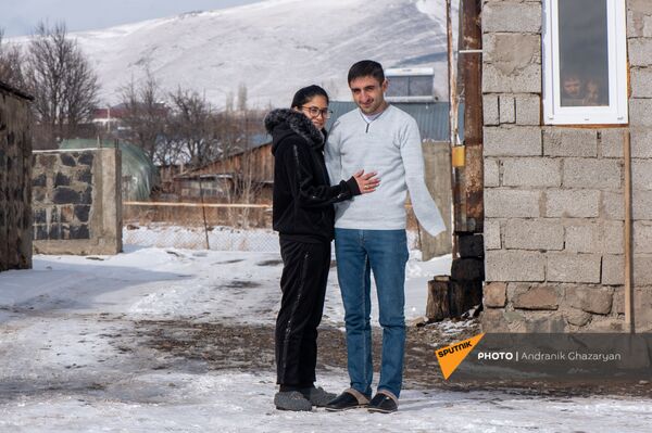 «Ռումբն ընկավ, թևերս հետ թռան...». Վարոյի տեսած իրական պատերազմն ու թևավոր երջանկությունը «Ռումբն ընկավ, թևերս հետ թռան...». Վարոյի տեսած իրական պատերազմն ու թևավոր երջանկությունը - Sputnik Արմենիա